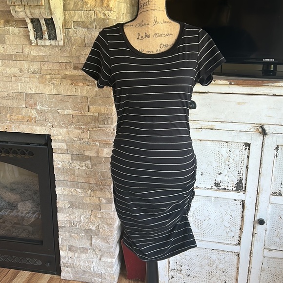 Sundry black t-shirt crew neck dress w white stripe and ruching down side lined - Picture 2 of 16